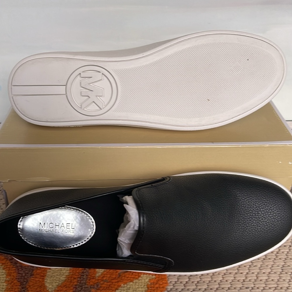 Michael Kors TEDDI SLIP ON
TUMBLED FAUX LTHR
49T2TEFP1L
Black 
Platform Sneakers - Picture 3 of 16